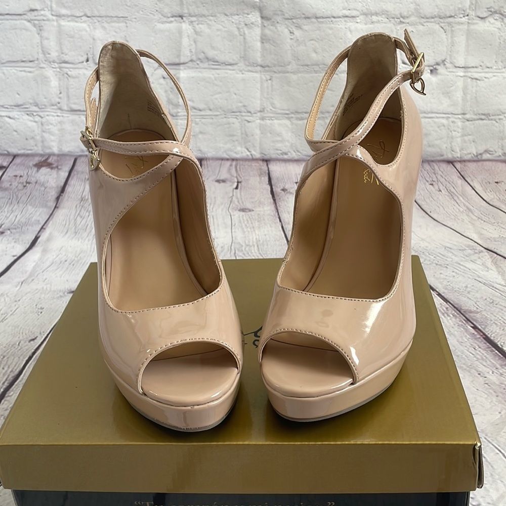 Thalia Sodi Vanesssa Pointed-Toe Pumps, size 9